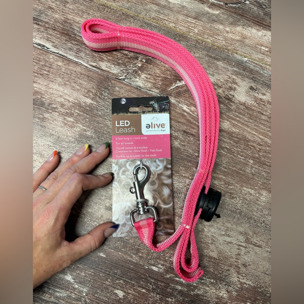 elive | NWT Bright Pink LED Pet Leash 6 Feet